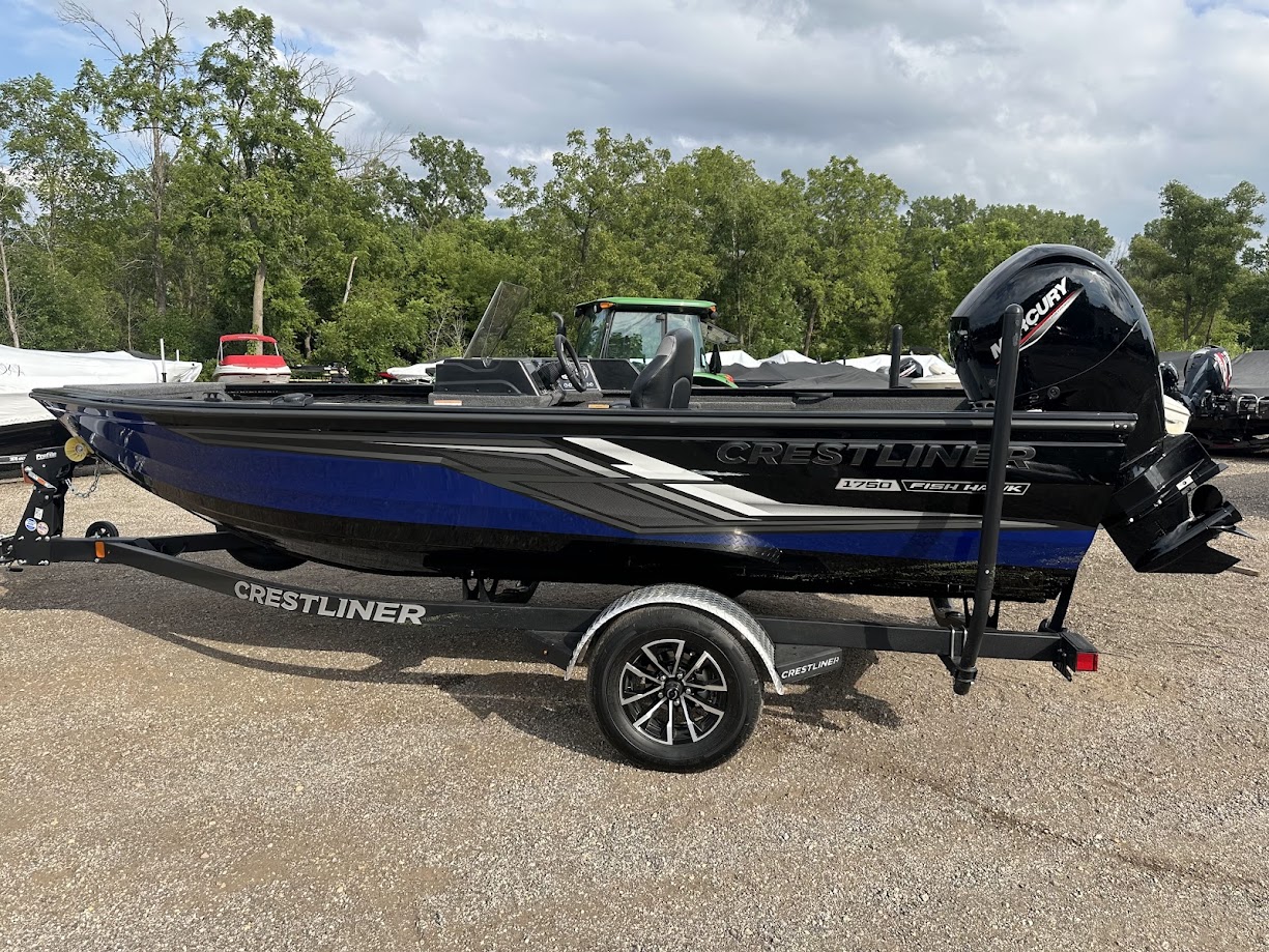 2025 Crestliner 1750 FISH HAWK Side console, Jump seat. 150hp Mercury! - Photo 5